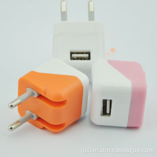 USB travel charger adapter for smartphone